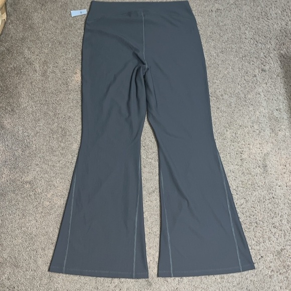 Old Navy Extra High-Waisted PowerSoft Rib-Knit Super Flare Leggings Temple Stone - Picture 8 of 10